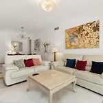 Beachfront With Parking San Pedro Alcantara Playa 5 Min Puerto Banus 아파트 *