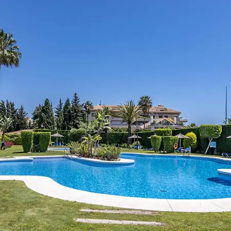 Beachfront With Parking San Pedro Alcantara Playa 5 Min Puerto Banus 马尔韦利亚