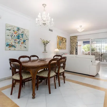 Beachfront With Parking San Pedro Alcantara Playa 5 Min Puerto Banus 马尔韦利亚