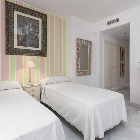 Beachfront With Parking San Pedro Alcantara Playa 5 Min Puerto Banus 马尔韦利亚