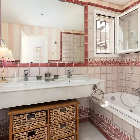 Beachfront With Parking San Pedro Alcantara Playa 5 Min Puerto Banus * 马尔韦利亚