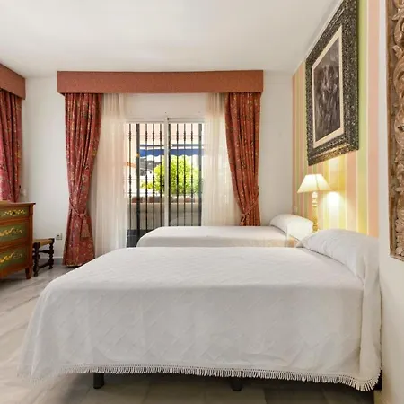 Beachfront With Parking San Pedro Alcantara Playa 5 Min Puerto Banus 马尔韦利亚