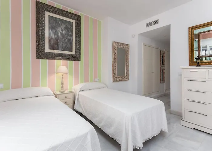 Beachfront With Parking San Pedro Alcantara Playa 5 Min Puerto Banus 마르베야